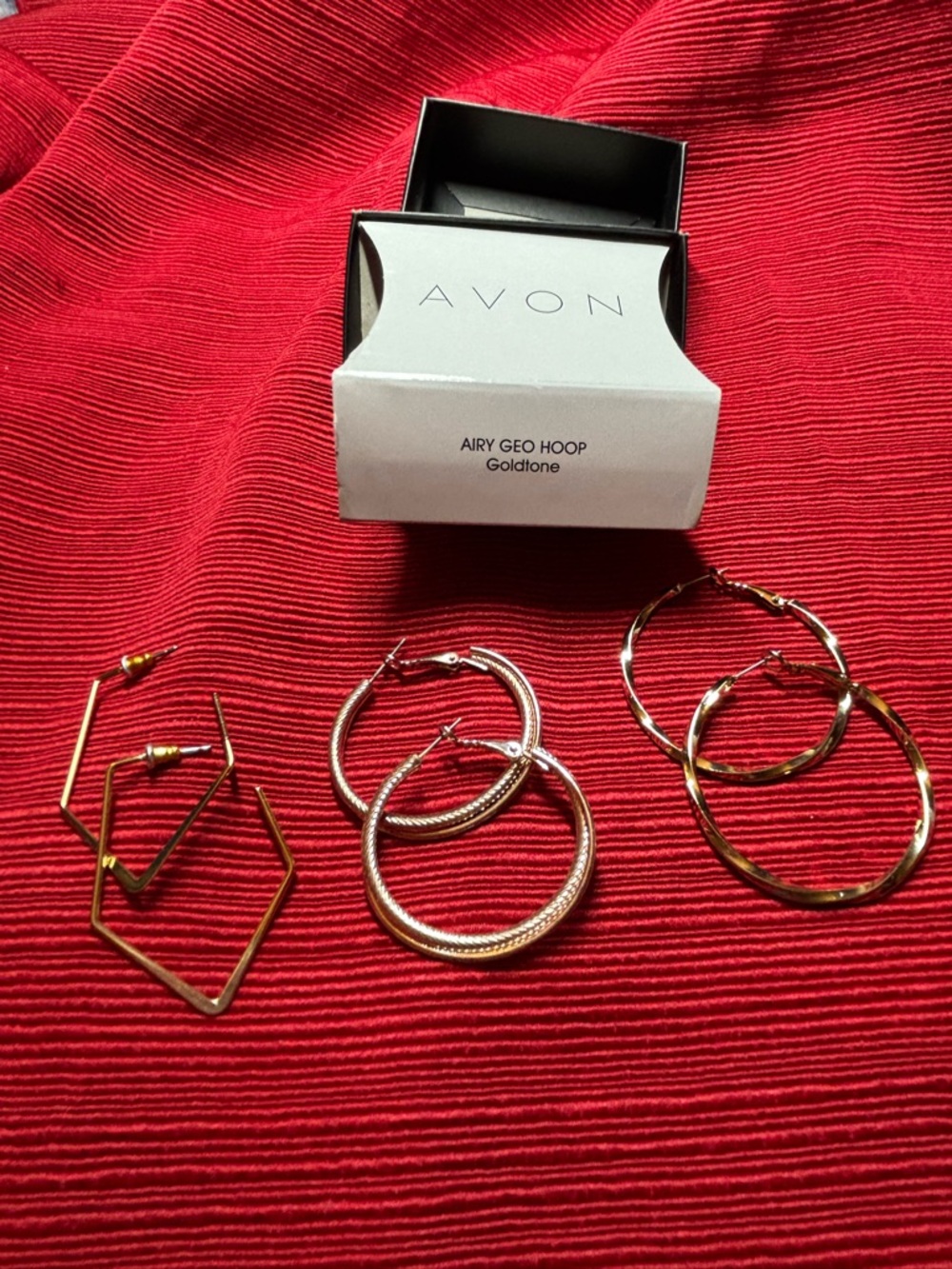 Avon-3 necklaces-2 rings-3 prs earrings; child’s earring-necklace set by Jacmel. - Picture 8 of 13